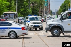 Ограничение движения транспорта в центре города на прилегающих к СИЗО-1 улицах, где произошел захват в заложники двух сотрудников СИЗО. Россия, Ростов-на-Дону, 16 июня 2024 года