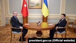 Президент Украины Владимир Зеленский (справа) и президент Турции Реджеп Эрдоган. Киев, 3 февраля 2022 года